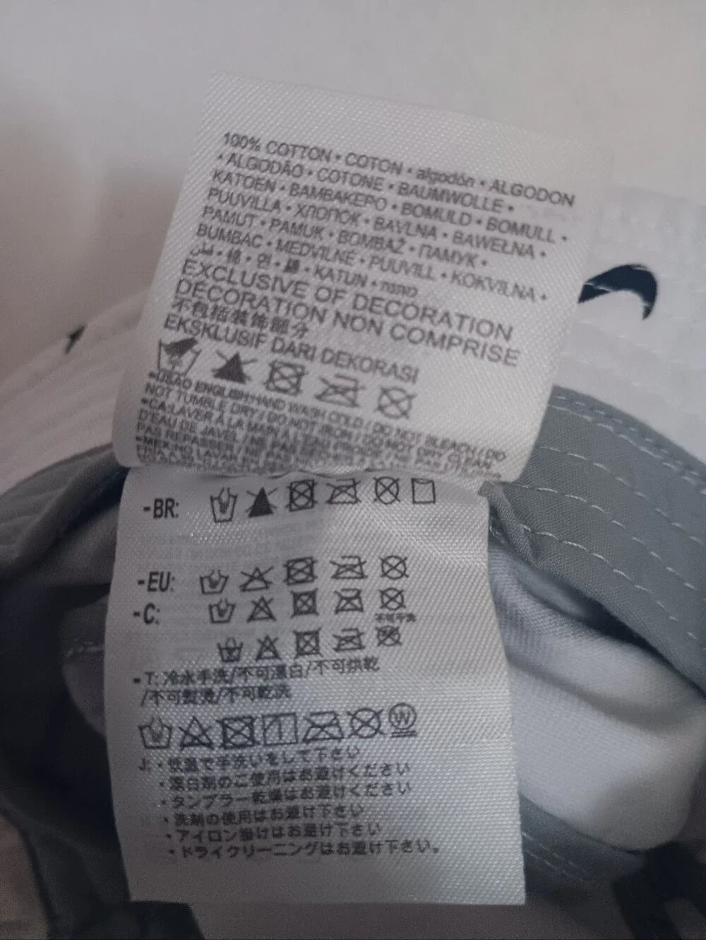 NIKE SWOOSH INFANT ADJUSTABLE CHIN STRAP COTTON BUCKET HAT
